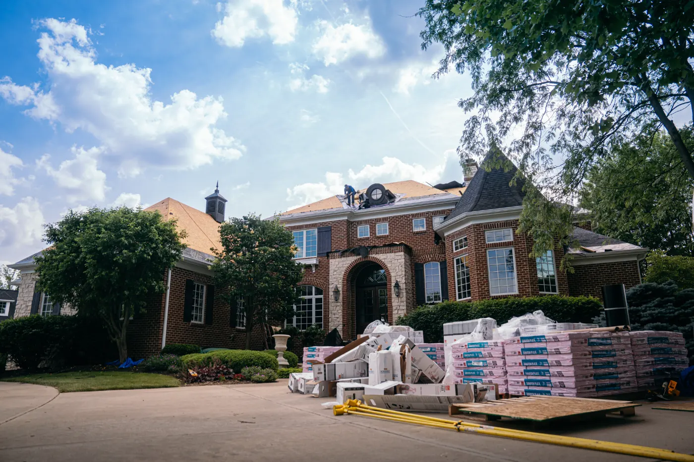 Manufacturer-certified roof installation in Lochaven